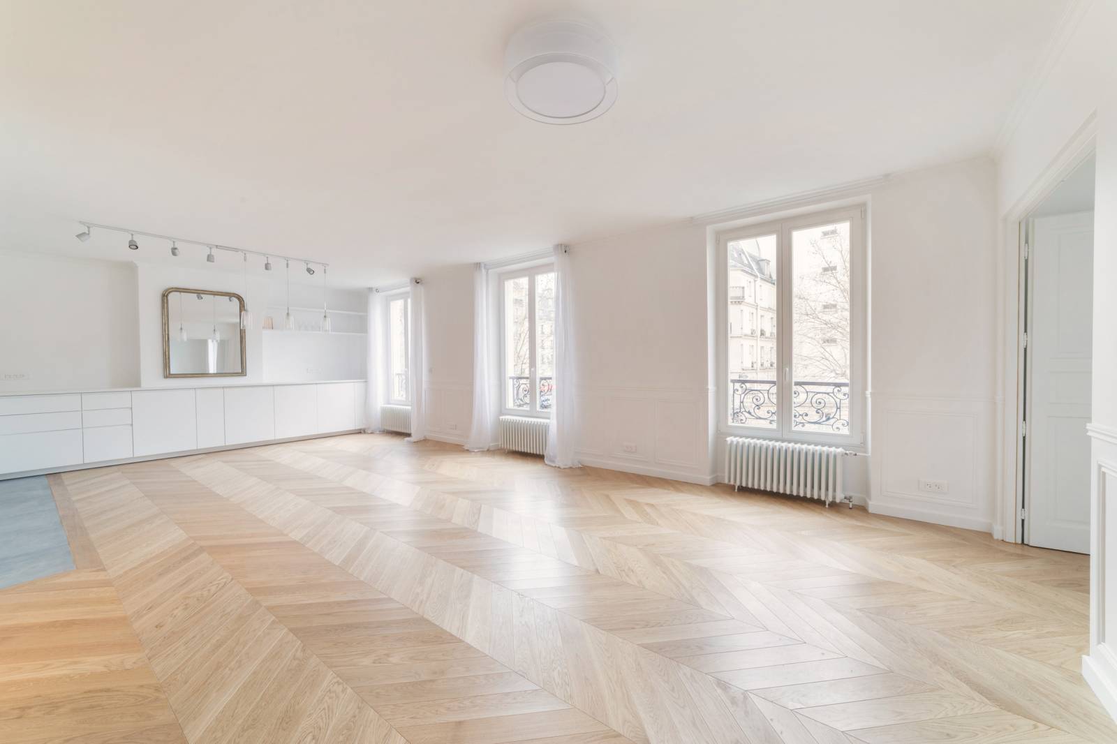 Appartement familial entièrement rénové avec 3 chambres à Paris 6ème - Century 21 Fine Homes & Estates