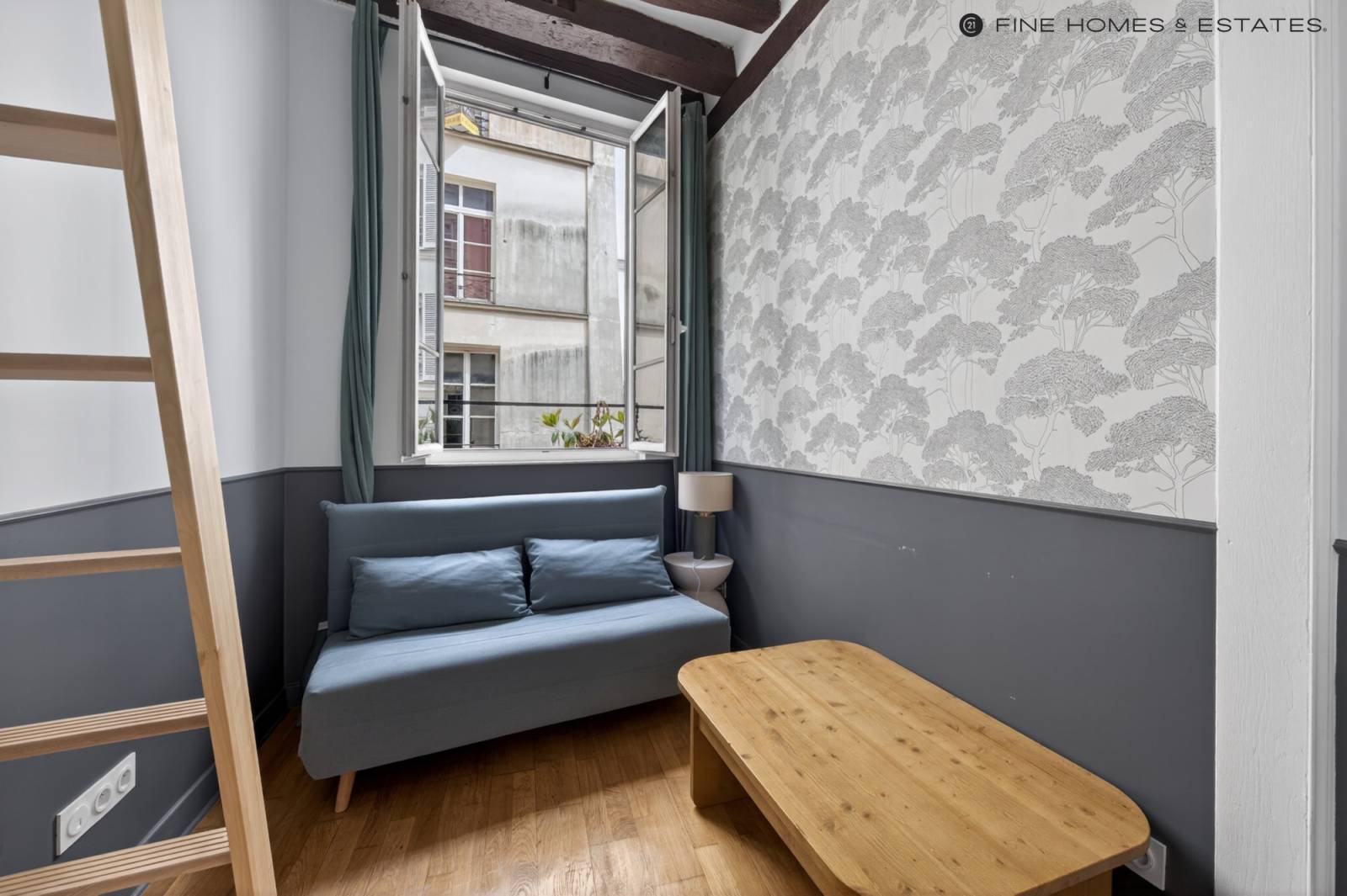 Studio avec mezzanine entièrement rénové situé dans un immeuble ancien - Paris 6ème : rue Saint-Sulpice - quartier Odéon  