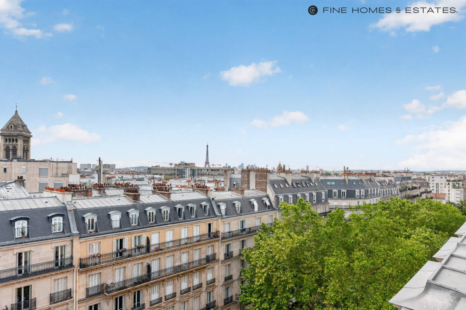Appartement familial et de réception situé au 6ème étage avec ascenseur d'un immeuble ancien de standing avec gardienne - Paris 6ème : Boulevard Raspail - métro Notre-Dame des Champs  