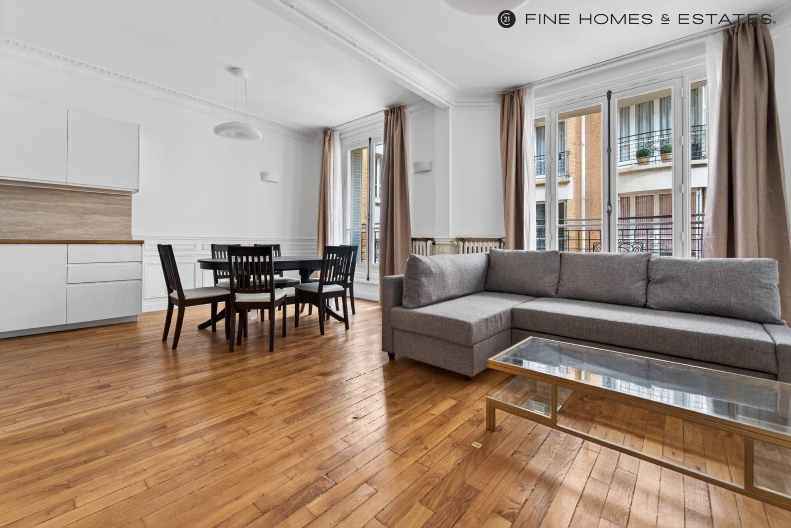 Appartement 3 pièces de 73 m² dans un immeuble ancien de grand standing - Paris 14ème limite 6ème : Boulevard du Montparnasse - métro Vavin  
