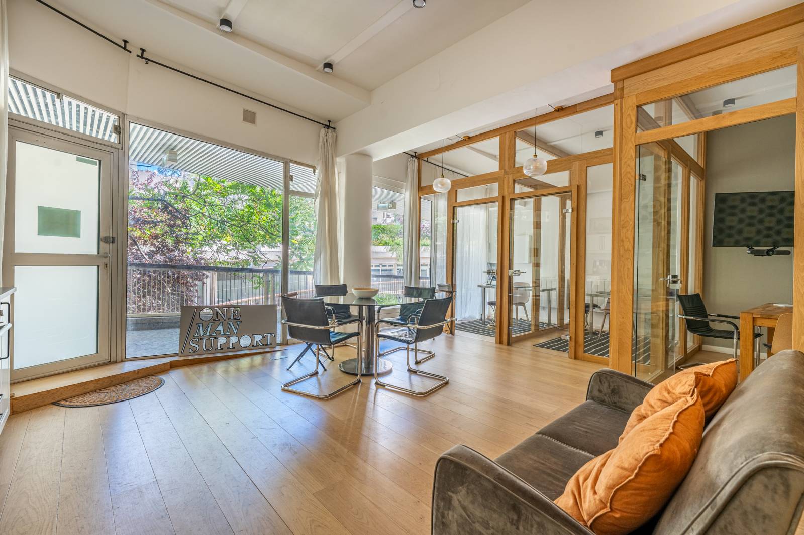 Bureaux rénovés à Montparnasse - Century 21 Assas Raspail