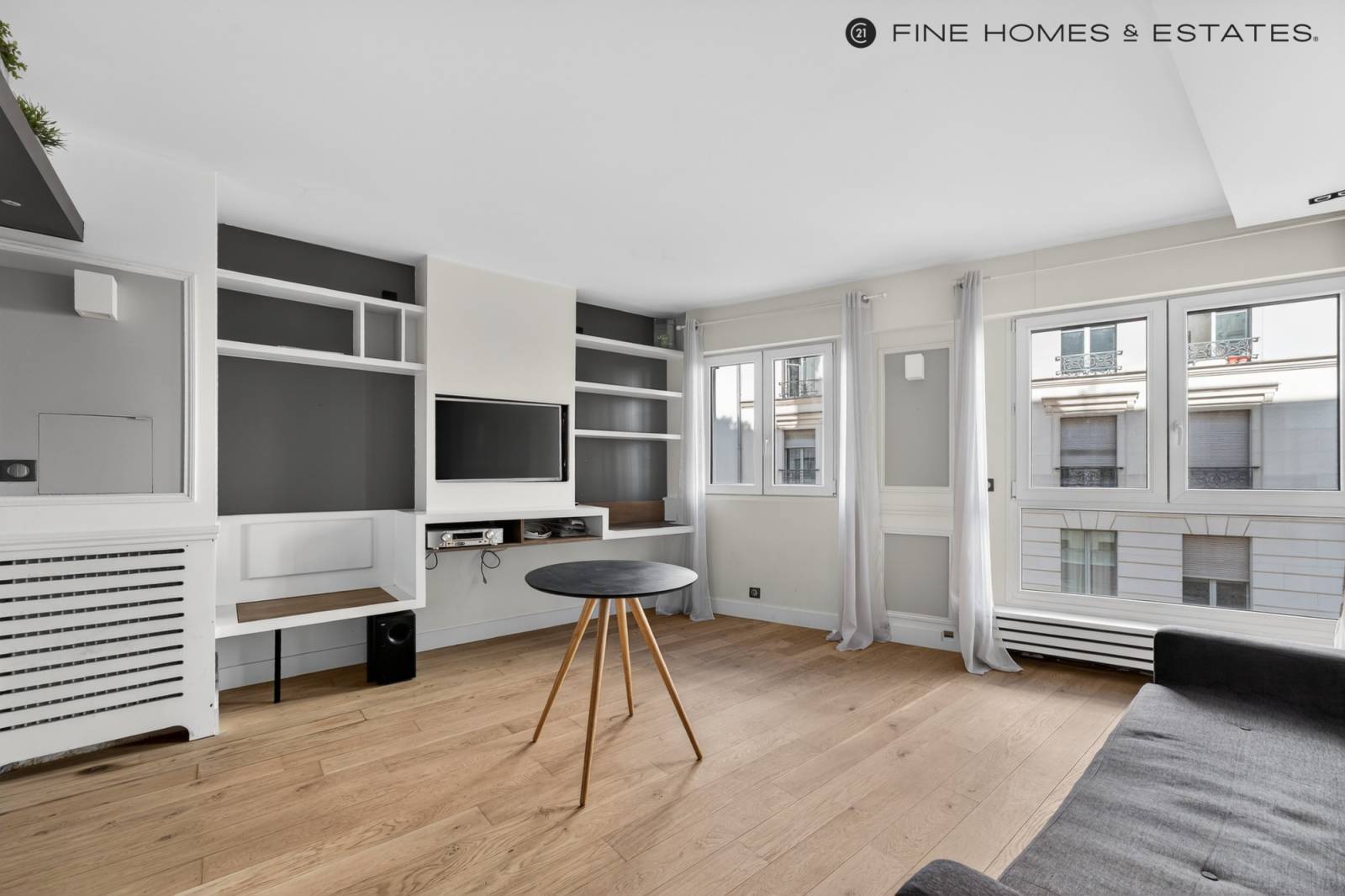 Appartement 2/3 pièces de 43 m² situé au 2ème étage avec ascenseur d'un immeuble semi-récent - Paris 6ème : rue du Cherche-Midi  