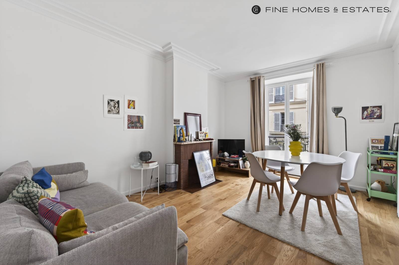 Appartement trois pièces en bon état situé dans un immeuble ancien : Paris 7ème : rue Saint-Dominique - secteur Gros Caillou  