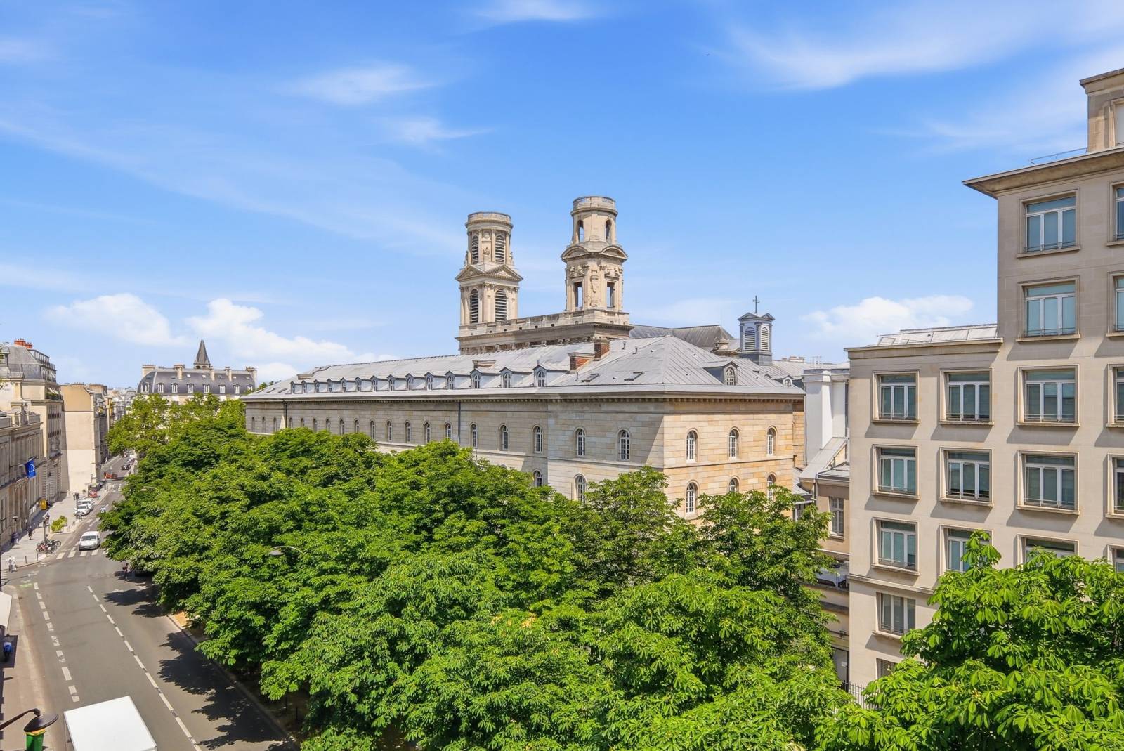 Appartement / loft de 94 m² à rénover au 4ème étage avec emplacement exceptionnel : Paris 6ème : rue Bonaparte - Eglise Saint-Sulpice  