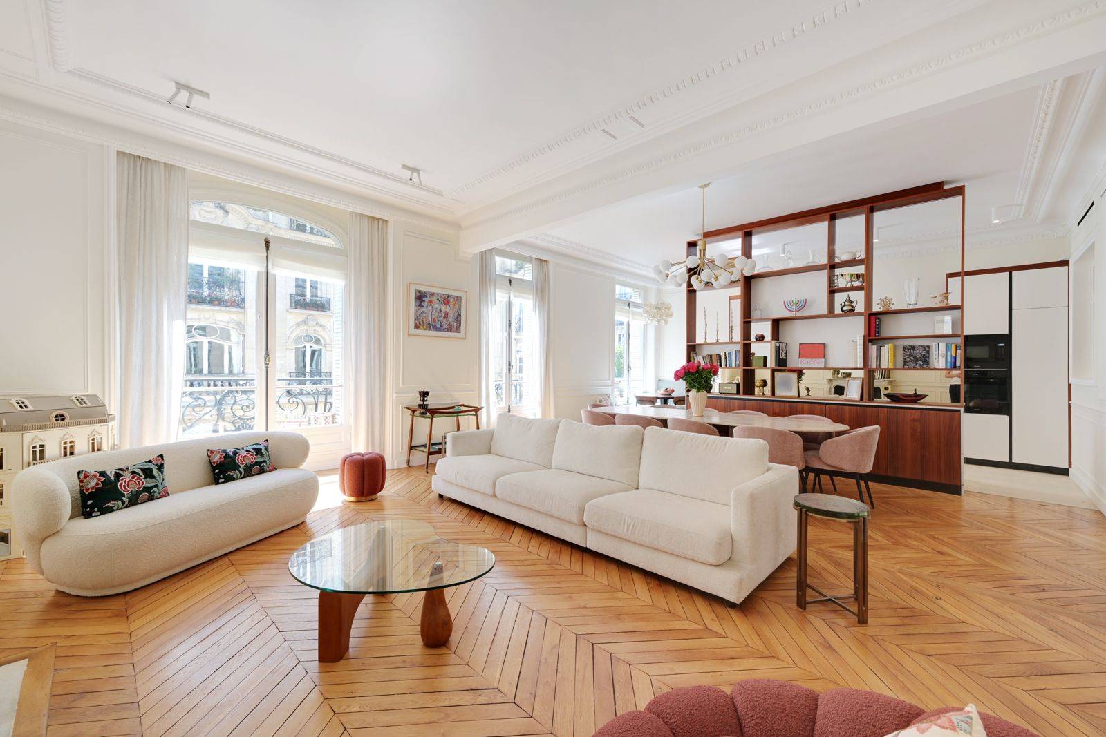 Appartement d'exception de 188 m² avec balcons et vue Tour Eiffel dans un immeuble Haussmannien - Paris 7ème : rue Edmond Valentin - quartier Gros Caillou  