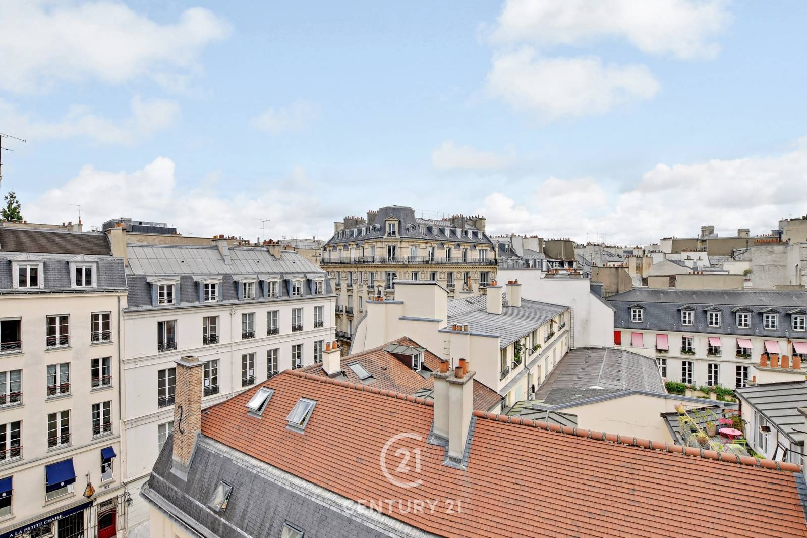 Vue dégagée - duplex de 155m² situé rue de la Chaise - Paris 7ème