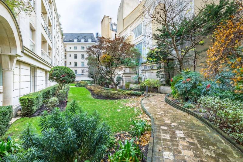 Studio pied-à-terre au 6ème et dernier étage avec ascenseur - Paris 6ème : rue de Rennes | Saint-Germain-des-Prés  