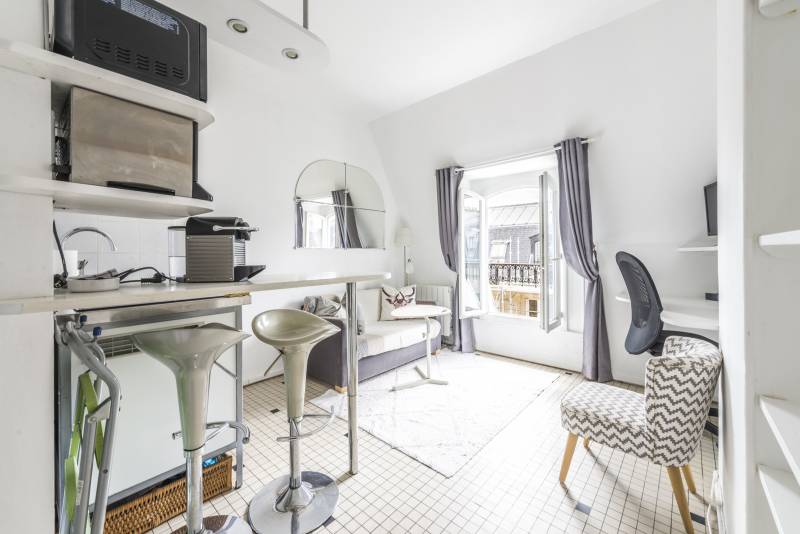 Chambres de service réunies formant un appartement 3 pièces au 7ème et dernier étage par escalier : rue Sainte-Beuve | Notre-Dame des Champs  