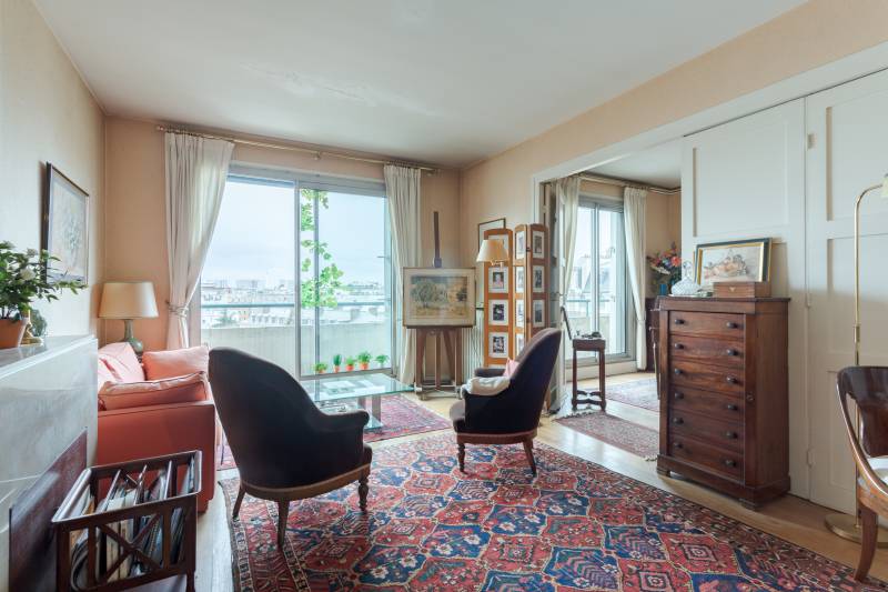 Appartement 2 pièces à rénover situé au 7ème étage avec ascenseur et balcons - Paris 6ème : Boulevard du Montparnasse | métro Duroc  
