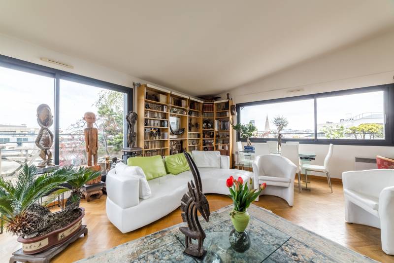 Salon du penthouse avec terrasse et vue sur la Tour Eiffel - secteur Dupleix, 75015 Paris