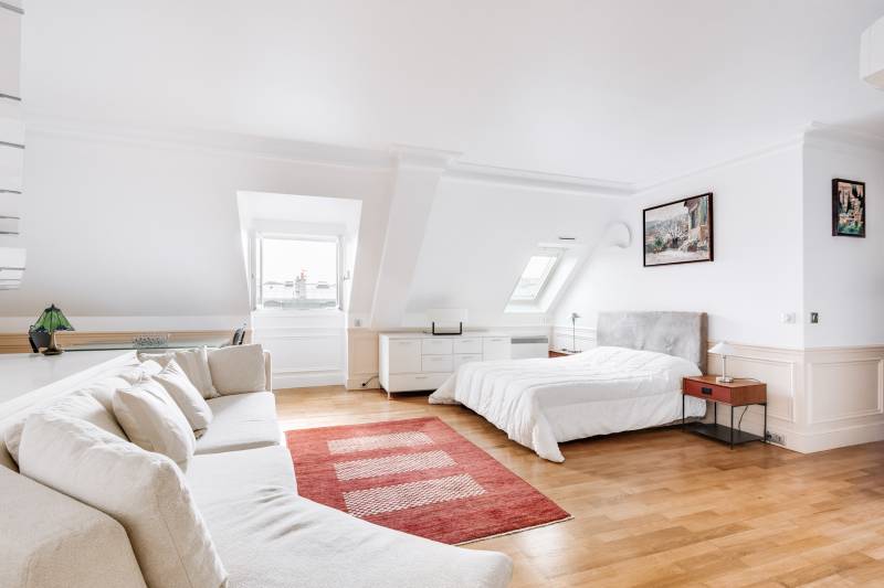 Studio pied-à-terre au 6ème et dernier étage avec ascenseur - Paris 6ème : rue de Rennes | Saint-Germain-des-Prés  