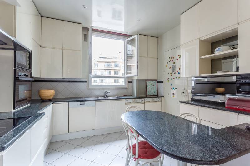 NON DISPONIBLE CAR ACTUELLEMENT LOUÉ - Appartement familial en étage élevé avec 4 chambres - Paris 6ème : rue Huysmans 