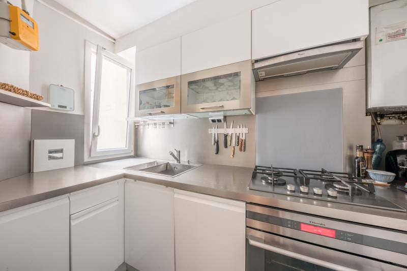 Appartement 3/4 pièces avec balcon filant situé au 5ème étage par escalier - Paris 14ème proche 6ème : rue du Départ | quartier Montparnasse  