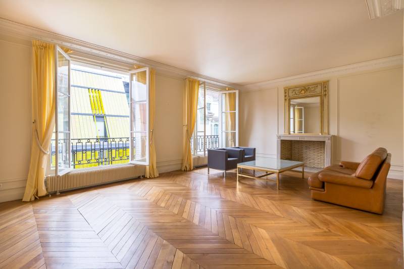 A vendre - appartement familial de standing au 4ème étage avec ascenseur - Century 21 Assas Raspail Paris 6ème