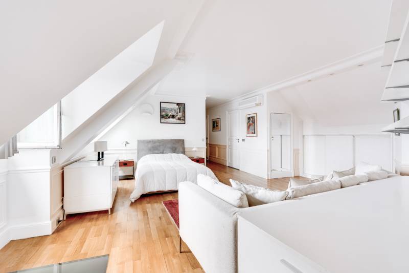 Studio pied-à-terre au 6ème et dernier étage avec ascenseur - Paris 6ème : rue de Rennes | Saint-Germain-des-Prés  