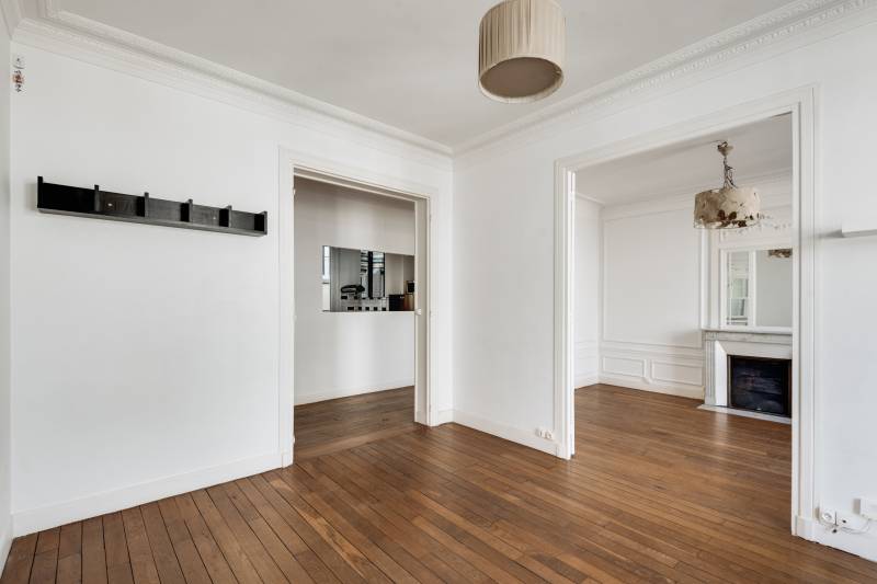 NON DISPONIBLE CAR ACTUELLEMENT LOUÉ - Location vide - Appartement 2 pièces au 4ème étage avec ascenseur - Paris 6ème : rue Régis | métro Vaneau - Saint-Placide  