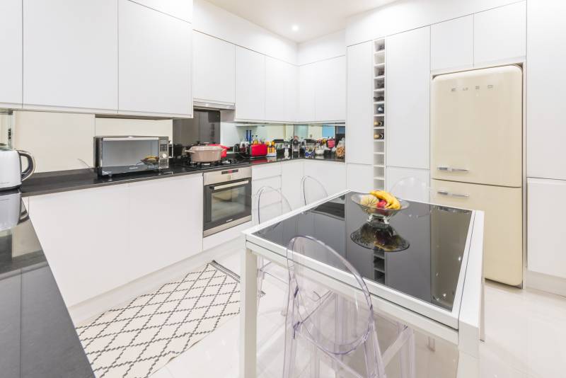 Cuisine indépendante et équipée - appartement familial avec 3 chambres dans le 6ème arrondissement de Paris - Century 21 Assas Raspail Paris 6ème