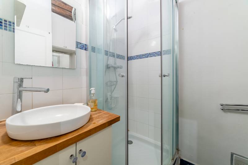 Studio situé au 1er étage avec vue sur une cour arborée - Paris 5ème : rue Saint-Jacques | Panthéon  