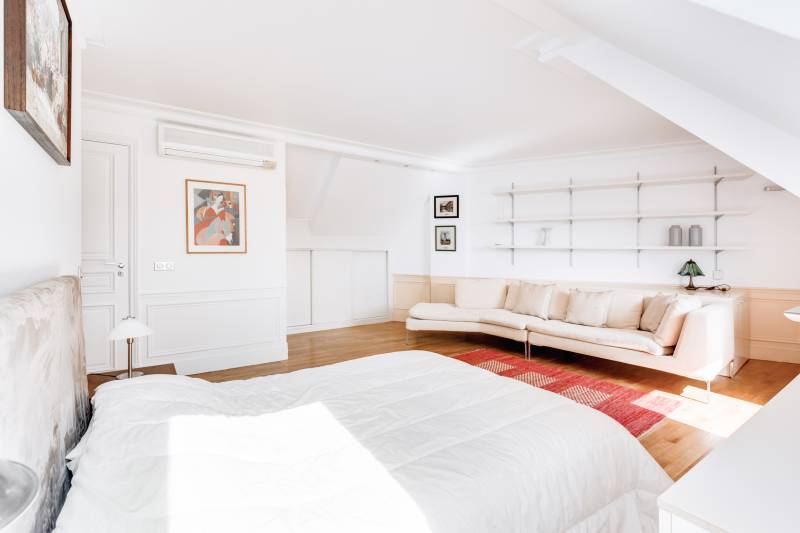 Studio pied-à-terre au 6ème et dernier étage avec ascenseur - Paris 6ème : rue de Rennes | Saint-Germain-des-Prés  