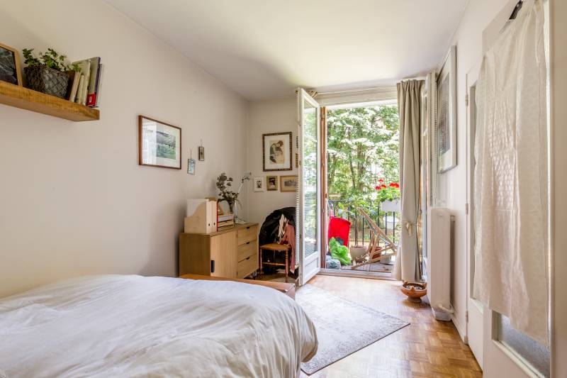 Chambre - appartement 2 pièces avec balcon sur jardin - Port Royal - 75005 Paris