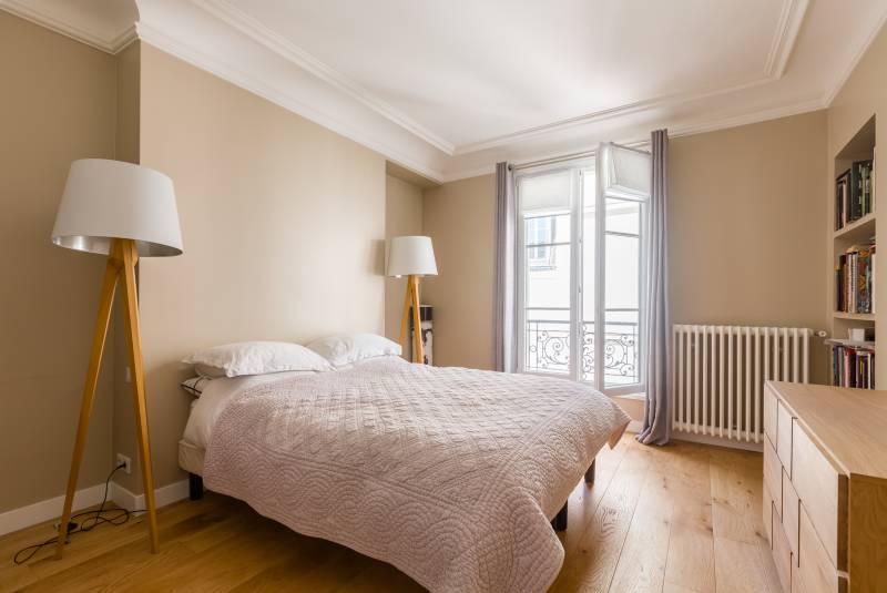 NON DISPONIBLE - Location vide - Appartement 3 pièces avec 2 chambres - Paris 14ème / limite 6ème : Boulevard du Montparnasse - métro Vavin  