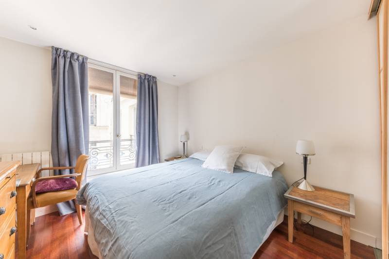 Appartement 3/4 pièces avec balcon filant situé au 5ème étage par escalier - Paris 14ème proche 6ème : rue du Départ | quartier Montparnasse  