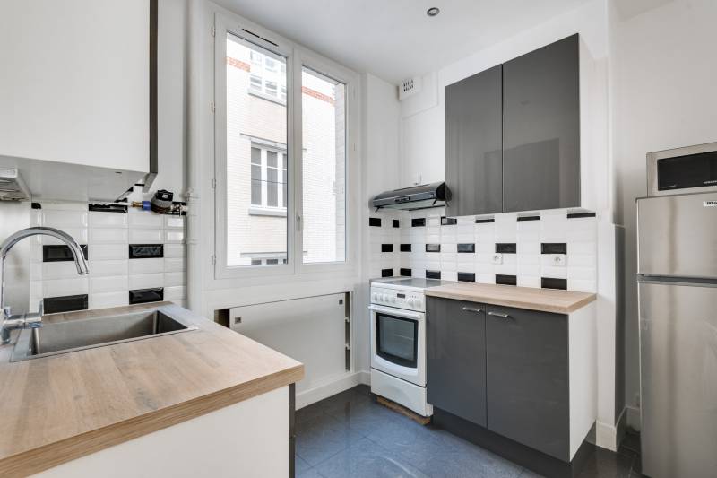 NON DISPONIBLE CAR ACTUELLEMENT LOUÉ - Location vide - Appartement 2 pièces au 4ème étage avec ascenseur - Paris 6ème : rue Régis | métro Vaneau - Saint-Placide  