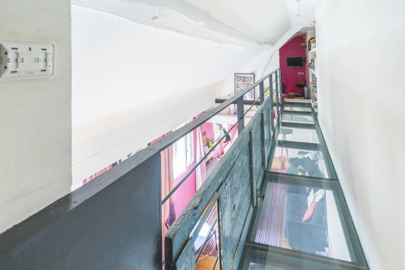 Appartement 2 pièces au 5ème et 6ème étage avec ascenseur - Paris 7ème : rue de Bellechasse | métro Solférino  