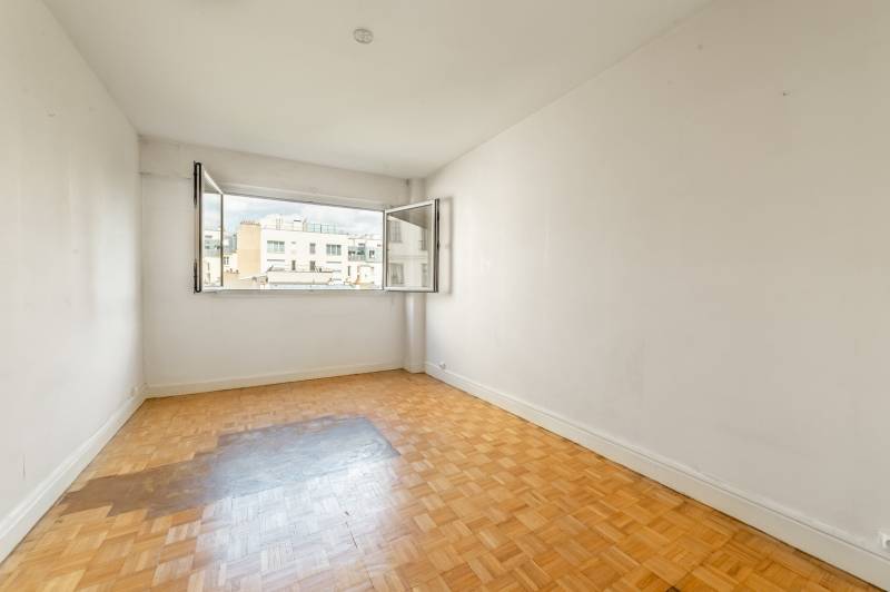 Chambre - appartement 3 pièces à rénover - Paris 15ème : Century 21 Assas Raspail Paris 6ème
