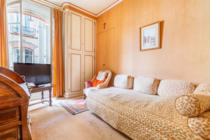 SOUS OFFRE - Appartement familial 5 pièces à rénover au 4ème étage avec ascenseur - Paris 14ème : Boulevard Raspail | Denfert-Rochereau  
