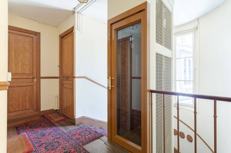 Appartement 2 pièces situé au 6ème et dernier étage avec ascenseur - Paris 12ème : rue de Picpus | métro Bel-Air - Daumesnil  