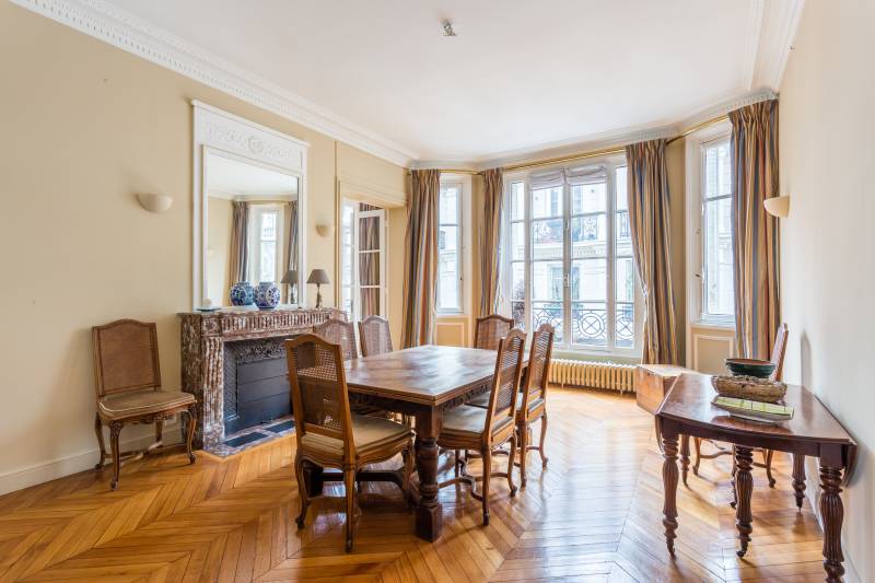 NON DISPONIBLE CAR ACTUELLEMENT LOUÉ - Appartement familial en étage élevé avec 4 chambres - Paris 6ème : rue Huysmans 