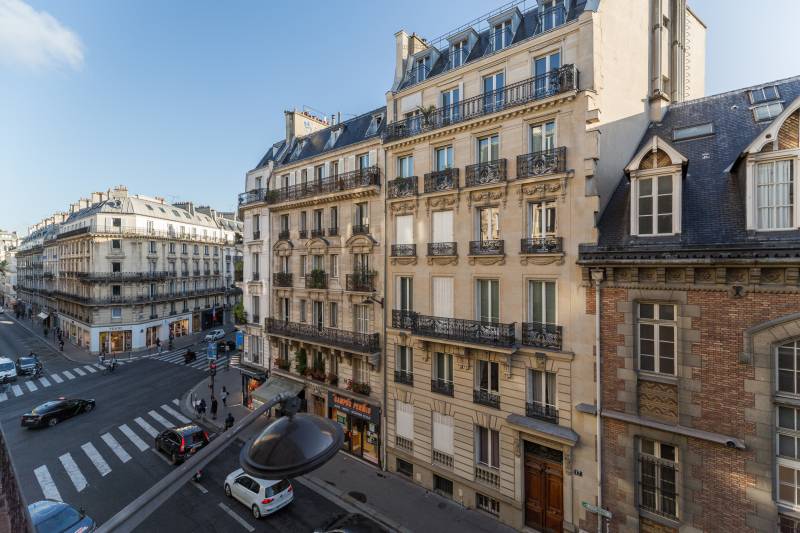 20 rue d'Assas, 75006 Paris - vue depuis le séjour de l'appartement familial - Century 21 Assas Raspail Paris 6