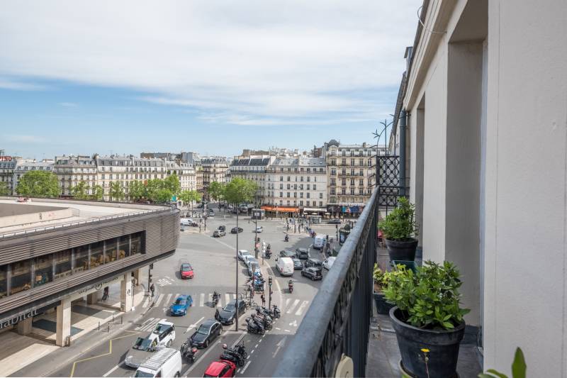 Appartement 3/4 pièces avec balcon filant situé au 5ème étage par escalier - Paris 14ème proche 6ème : rue du Départ | quartier Montparnasse  