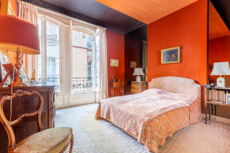 SOUS OFFRE - Appartement familial 5 pièces à rénover au 4ème étage avec ascenseur - Paris 14ème : Boulevard Raspail | Denfert-Rochereau  