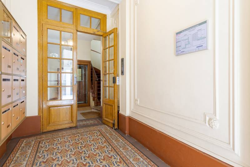 Appartement 2 pièces situé au 6ème et dernier étage avec ascenseur - Paris 12ème : rue de Picpus | métro Bel-Air - Daumesnil  