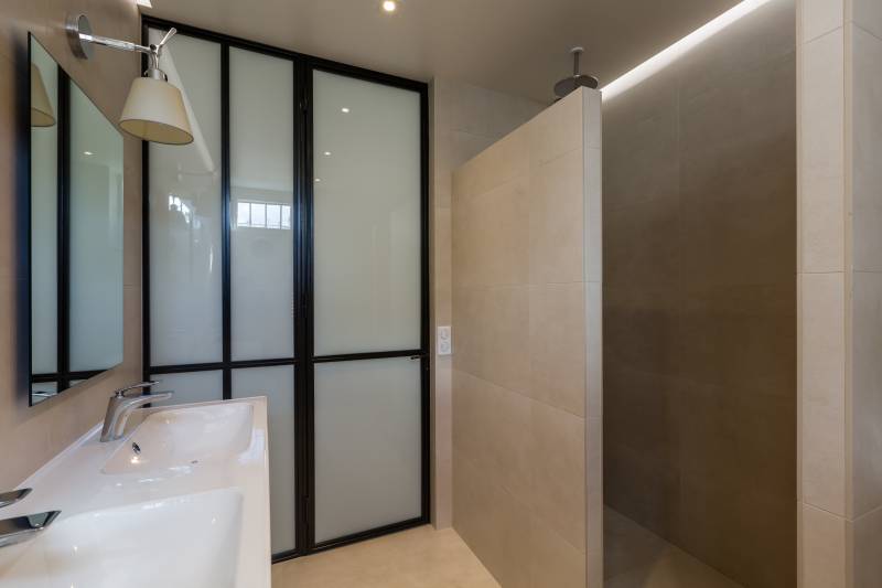 NON DISPONIBLE - Location vide - Appartement 3 pièces avec 2 chambres - Paris 14ème / limite 6ème : Boulevard du Montparnasse - métro Vavin  