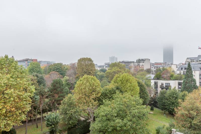 Appartement 4 pièces au dernier étage avec ascenseur et balcon - vue dégagée - Paris 14