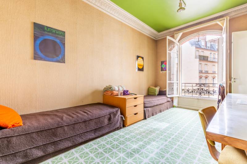 SOUS OFFRE - Appartement familial 5 pièces à rénover au 4ème étage avec ascenseur - Paris 14ème : Boulevard Raspail | Denfert-Rochereau  
