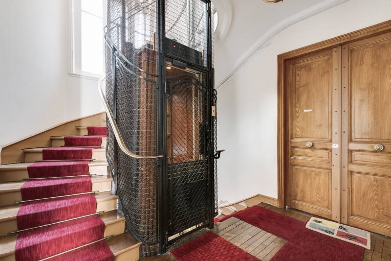 NON DISPONIBLE CAR ACTUELLEMENT LOUÉ - Location vide - Appartement 2 pièces au 4ème étage avec ascenseur - Paris 6ème : rue Régis | métro Vaneau - Saint-Placide  