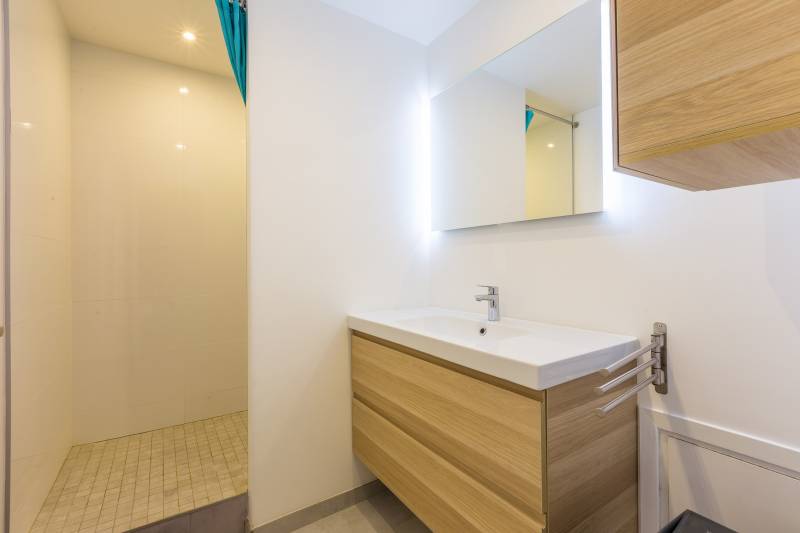 Salle d'eau - Appartement situé 9 rue Stanislas - Paris 75006
