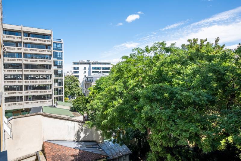 Appartement 2 pièces au 4ème étage avec ascenseur, balcon et parking : Paris 6ème : impasse Robiquet | quartier Notre-Dame des Champs  