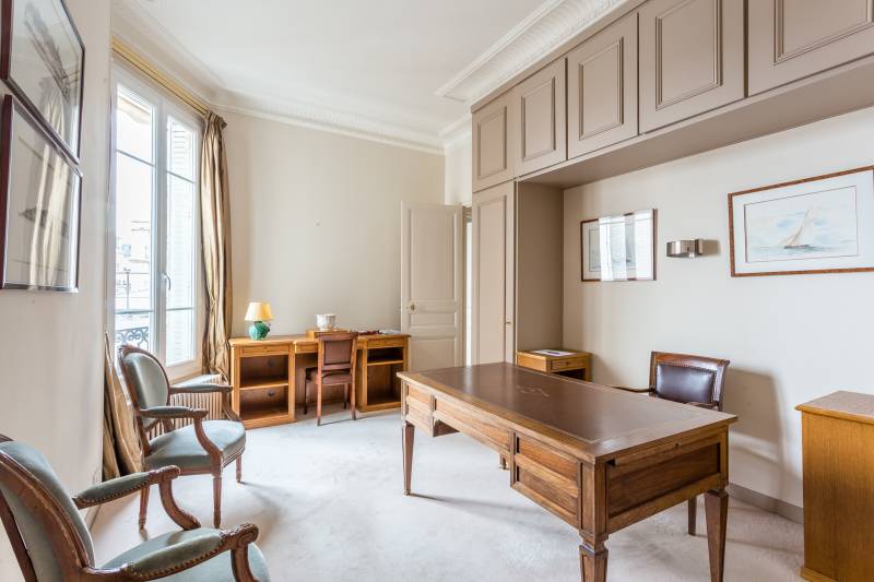 NON DISPONIBLE CAR ACTUELLEMENT LOUÉ - Appartement familial en étage élevé avec 4 chambres - Paris 6ème : rue Huysmans 