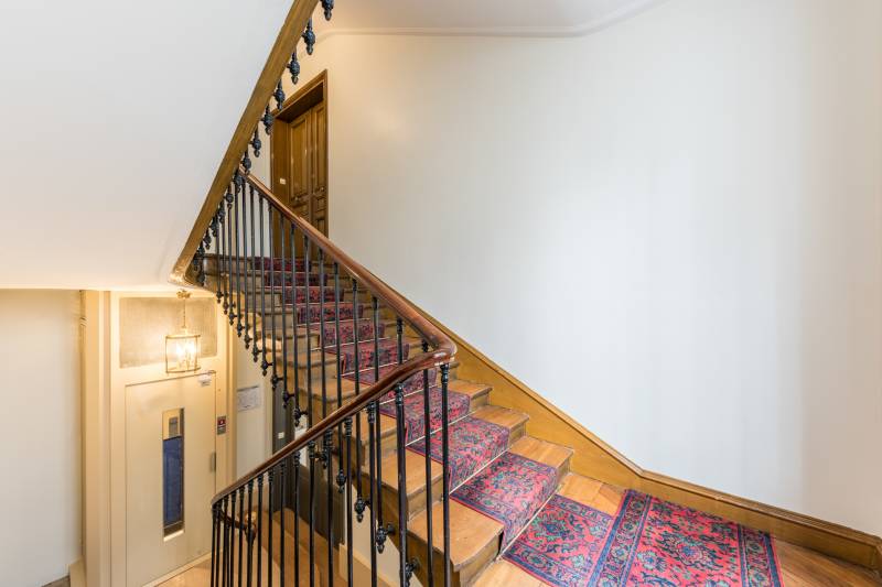Appartement 4 pièces de 109m² avec 2 chambres et balcon filant situé au 5ème étage avec ascenseur - Paris 6ème : rue Notre-Dame des Champs  