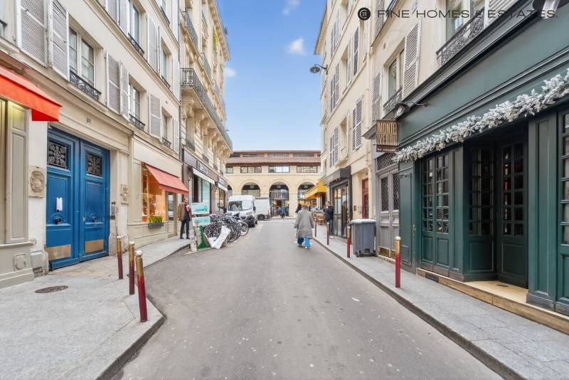 Studio de 23,42 m² situé au 3ème étage par escalier d'un immeuble ancien - Paris 6ème : rue Princesse - rue Guisarde - Marché Saint-Germain  