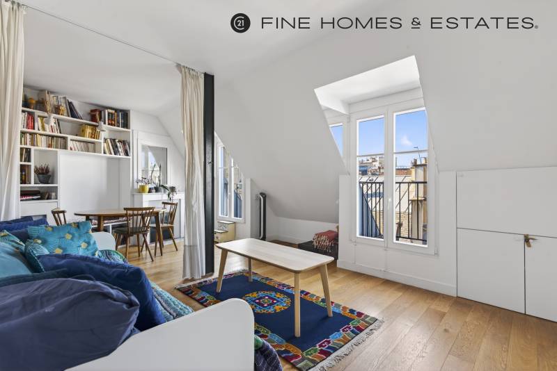 Appartement 3 pièces au calme avec balcons et vue dégagée situé au 5ème étage avec ascenseur : Paris 6ème : Boulevard Saint-Germain - métro Odéon  