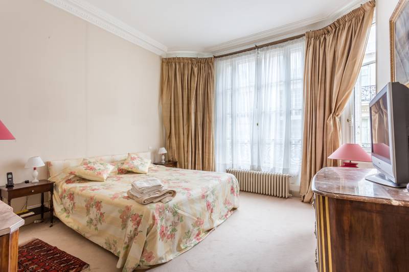 NON DISPONIBLE CAR ACTUELLEMENT LOUÉ - Appartement familial en étage élevé avec 4 chambres - Paris 6ème : rue Huysmans 