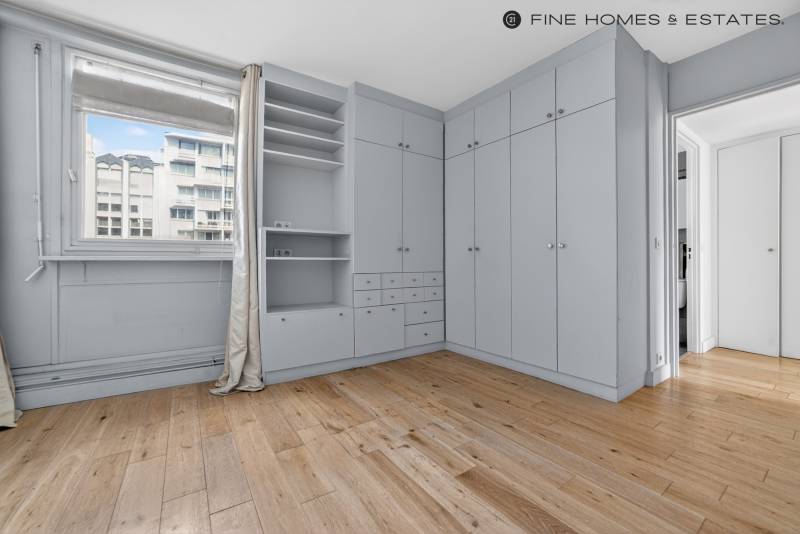 Appartement 2 pièces de 54 m² situé au 5ème étage avec ascenseur - Paris 14ème : Boulevard Edgar Quinet  