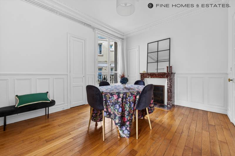 Appartement 4 pièces de 88 m² au 5ème étage avec vue dégagée - Paris 15ème : Avenue de Ségur - UNESCO  