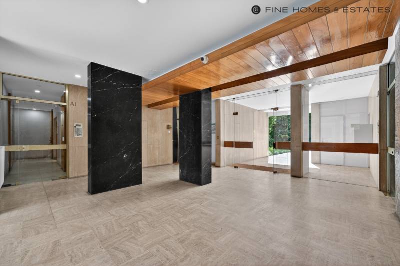 Appartement 2/3 pièces de 43 m² situé au 2ème étage avec ascenseur d'un immeuble semi-récent - Paris 6ème : rue du Cherche-Midi  